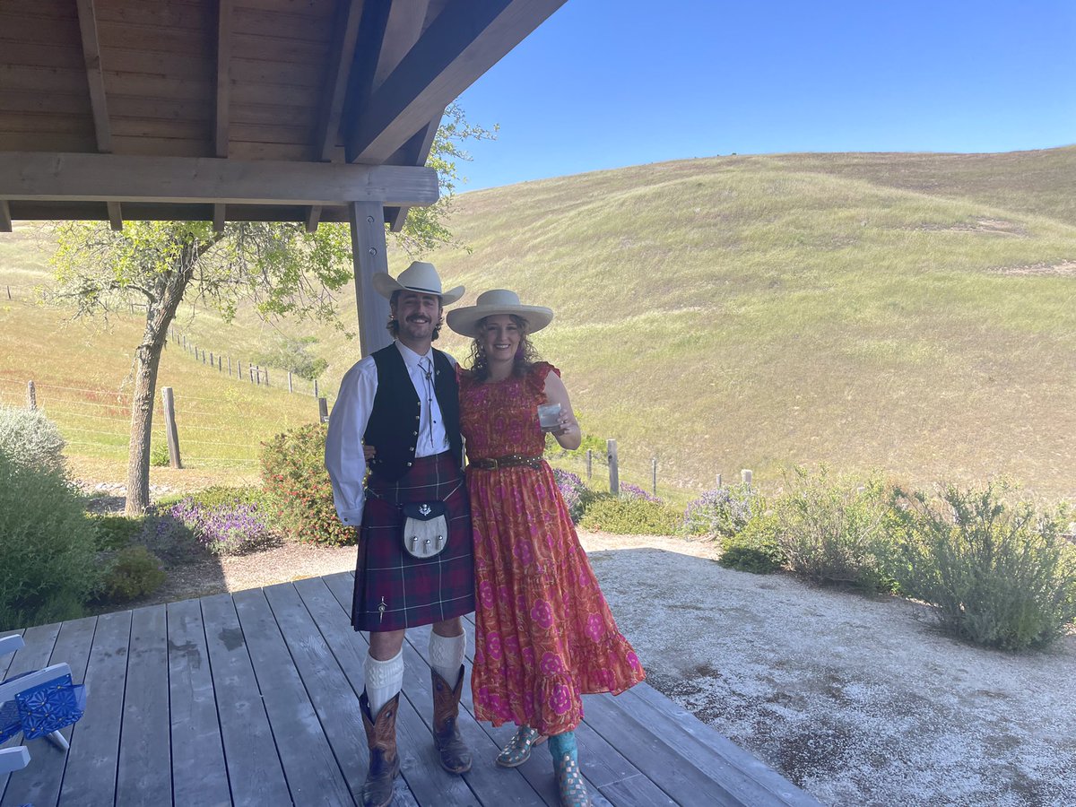 joewannabeer's tweet photo. Got engaged to my best friend. Went on a trip of a lifetime as well and now I need a pug https://t.co/wJxLiFOZtI