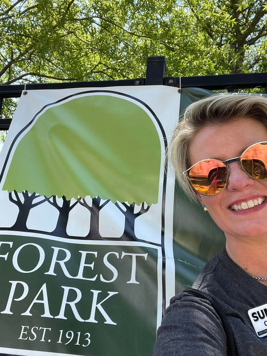 VoteSummerAR's tweet photo. If you have driven around Little Rock the past week, you have probably seen me waving signs and encouraging people to vote! It’s important to me that someone running for office be willing to put in the work and show up EVERY DAY. 

HONK if you see GREEN #VoteSummer https://t.co/twSQUJwNf7