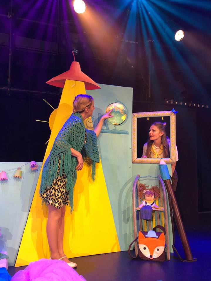 "Inga l'aventurière au pays de la francophonie" est un voyage à travers les pays du monde ou l'on y parle français ! Découvrez un univers déjanté et plein de poésie pour les enfants de 2 à 8 ans ! Du 18/05 au 22/05. my.weezevent.com/inga-laventuri… reservations@theatredesmuses.com