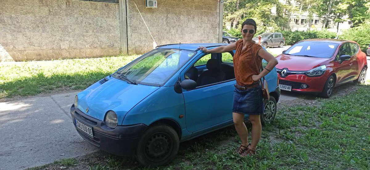 ivanaimilena's tweet photo. Ivana pozira dok teku pripreme za novu epizodu! https://t.co/oHjZ9WQoZg