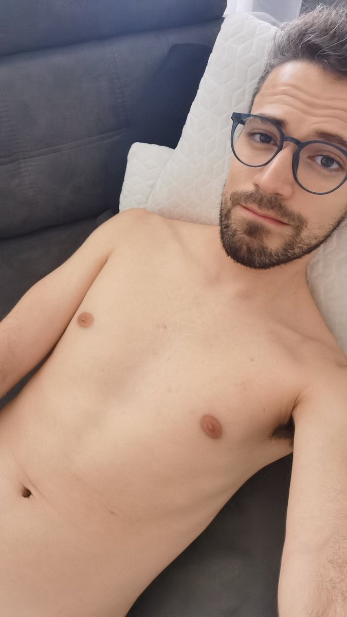 areias_tiago's tweet photo. Relaxing on my day off 😈🔥
#dayoff #relaxing #withoutclothes #naked #biscoito https://t.co/xqJHd1Wrgm