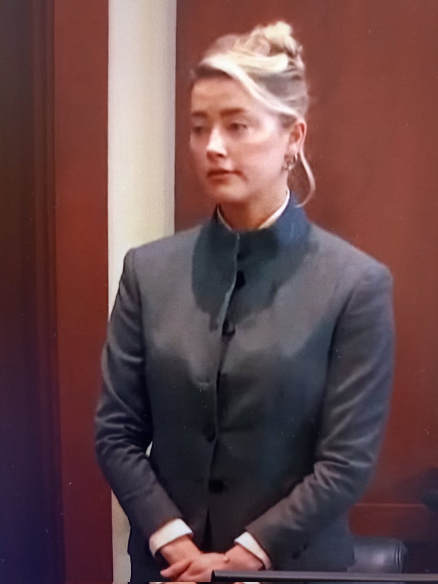 deadel98's tweet photo. Amber Heard really said "this will do" today☠️☠️☠️
#amberheardisapsychopath https://t.co/zt8NzNbyS4
