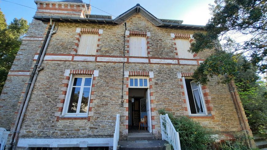 🇫🇷 À Pornichet, un villa classée et estimée à 2 millions d’euros a été donnée au Secours Catholique. Le propriétaire a indiqué vouloir que les plus démunis puissent avoir des vacances au bord de mer ! ❤️ (France Bleu)

📸 Hélène Roussel