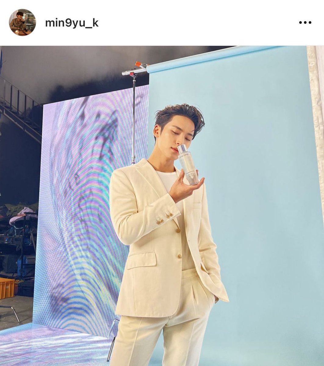 mingyuu_oimo's tweet photo. バタークリームのようなスーツで可愛いし、かっこいいです、キムミンギュ氏
#SEVENTEEN
#seventeen_mingyu
#LANCOMExMINGYU https://t.co/n3q940KyFv