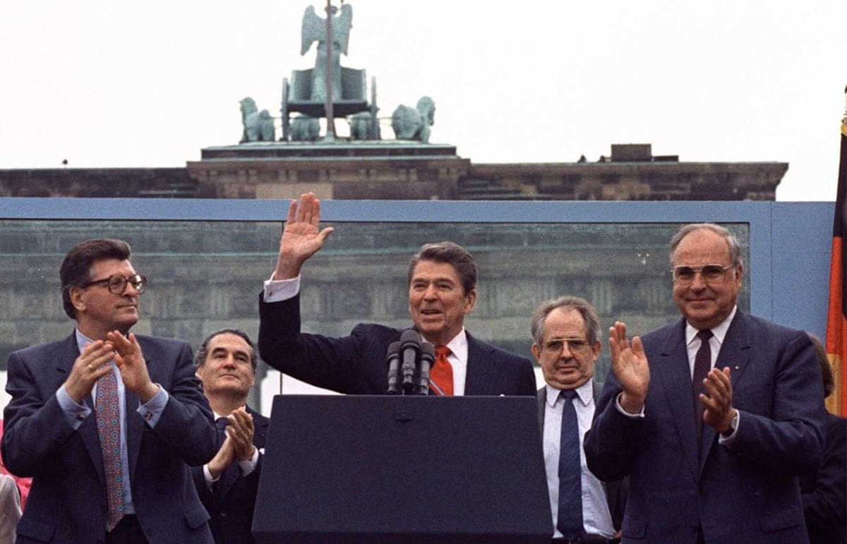 metropoliagzm's tweet photo. Jak pisać dobre przemówienia❓✍️
Tego dowiecie się z wykładu Petera Robinsona, który w 1987 r. napisał przemówienie prez. USA Ronalda Reagana, wzywające przywódcę ZSSR do zburzenia muru berlińskiego. 

🗓️24 maja, godz. 15.
📝Rejestracja: https://t.co/11oIcX3IuQ 

#MetropoliaNauki https://t.co/MiBcFxZI9n