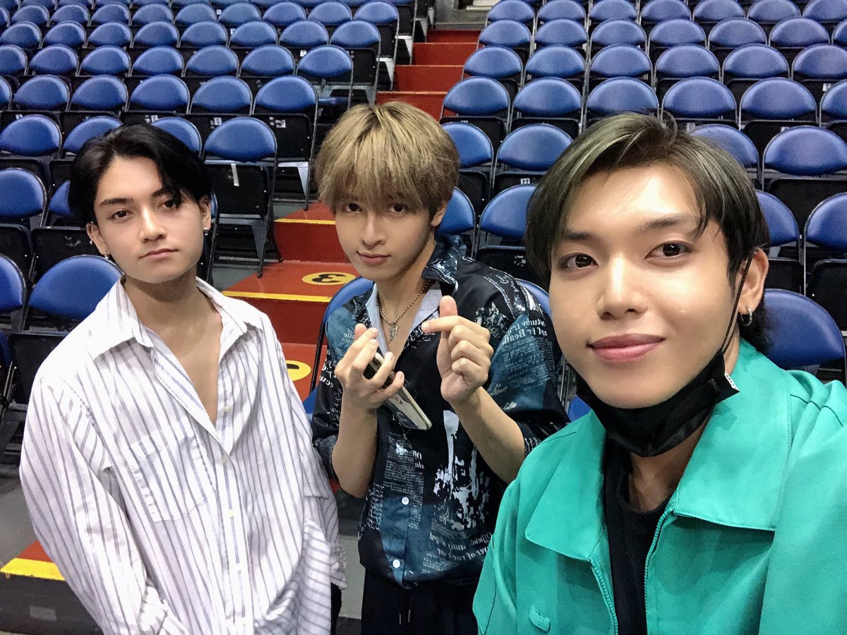 s_sev__'s tweet photo. The water boys for today’s gameeeee~~ 😌 https://t.co/ZqvWaOFZQC