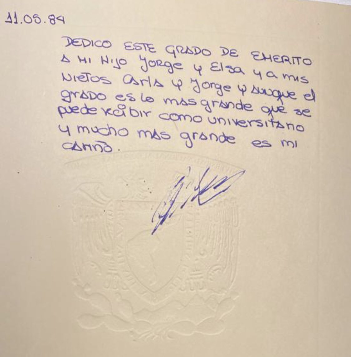 SanchezCorderoJ's tweet photo. Ayer encontré una nota de mi abuelo al reverso de una invitación del #DiaDelMaestro en 1984.

38 años después, los valores de nuestra #UNAM  siguen presentes en mi vida, y, como él lo dijo, el amor sobre todas las cosas!

Espero esta nota les alegre el día como me lo alegró a mí https://t.co/UT4RTYJrwL
