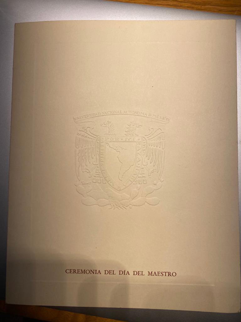 SanchezCorderoJ's tweet photo. Ayer encontré una nota de mi abuelo al reverso de una invitación del #DiaDelMaestro en 1984.

38 años después, los valores de nuestra #UNAM  siguen presentes en mi vida, y, como él lo dijo, el amor sobre todas las cosas!

Espero esta nota les alegre el día como me lo alegró a mí https://t.co/UT4RTYJrwL