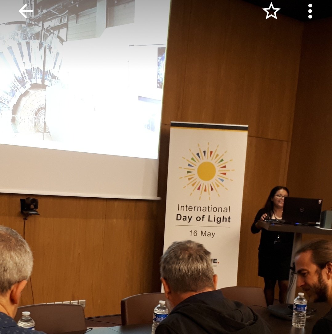 IDLofficial's tweet photo. Live from #LightDay2022 from partner @FemtoSt @fc_univ ... Senior scientists and a professional science photographer judging the International Day of Light photo contest! https://t.co/BvTF2zSmMz