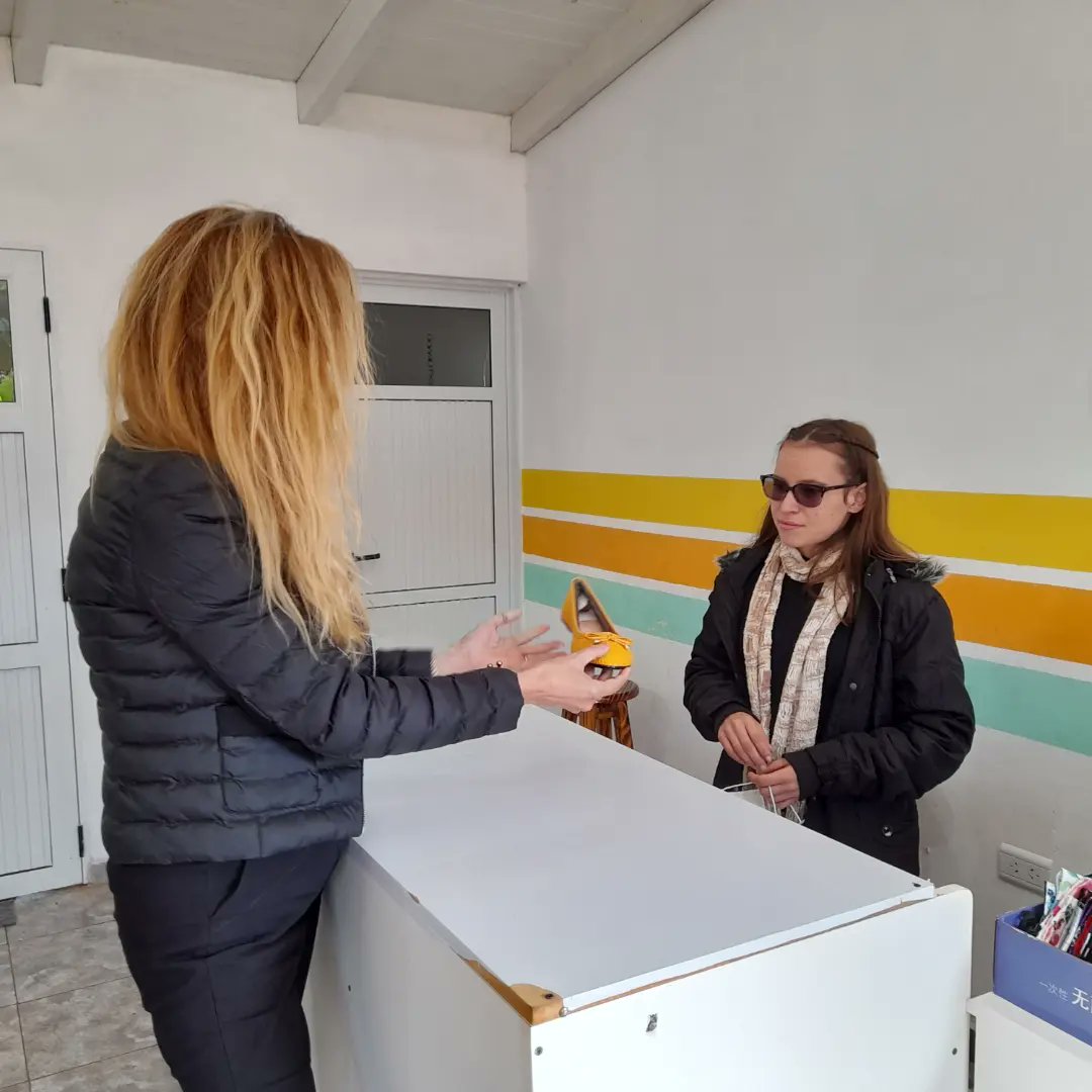 salto_encantado's tweet photo. El Vicegobernador @Arce_Carlos_ junto a @veroderna(Jefa de agencia territorial posadas del MTEISS de la nacion)  visitaron Salto Encantado a beneficiarios del plan de acciones de entrenamiento para el trabajo en micro, pequeñas,medianas y grandes empresas. https://t.co/O8OIqMBn4c