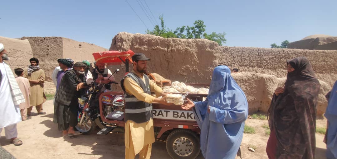 One_NationUK's tweet image. Afghanistan ~ Bread Distribution 

Thousands of families are receiving essential supplies of free bread daily, easing their burden &amp;amp; struggles in their time of need. 

Onenationuk.org
0300 500 1000

#afghanistan #humanitarianaid #breadfactory