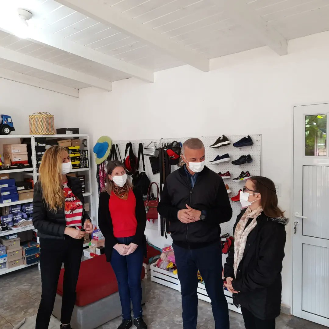 salto_encantado's tweet photo. El Vicegobernador @Arce_Carlos_ junto a @veroderna(Jefa de agencia territorial posadas del MTEISS de la nacion)  visitaron Salto Encantado a beneficiarios del plan de acciones de entrenamiento para el trabajo en micro, pequeñas,medianas y grandes empresas. https://t.co/O8OIqMBn4c