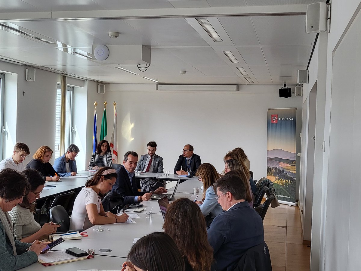 ToscanaBXL's tweet photo. #GIURI incontro con il Prof. Donato
@ToscanaBXL @tour4eu @apre_it https://t.co/plRu2ZtNdt