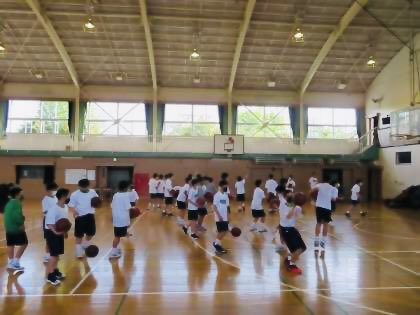 adachi_14's tweet photo. 1年生も本入部し、皆さん頑張っています
(写真:バスケ部、サッカー部、陸上部) https://t.co/bGQp2wve5u