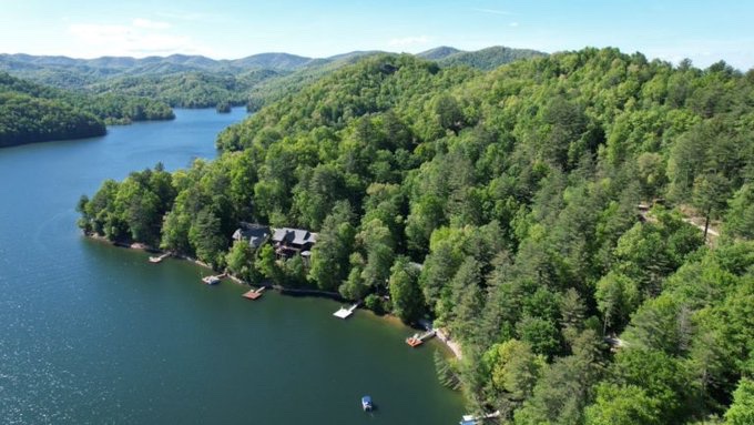 AndrewJBoneRE's tweet photo. #AbsoluteAuction #LakeNantahala #NorthCarolina July 9, 2022! Two great developments. https://t.co/XKB9P9Jjkn