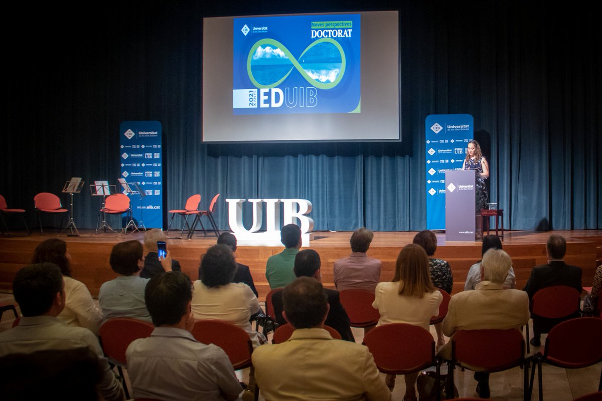 UIBuniversitat's tweet photo. 🎓🎂 Avui l'Escola de Doctorat de la UIB ha celebrat el seu 10è aniversari amb un acte que ha volgut fer un reconeixement a tots els doctors i doctores que s’han format durant aquests 🔟 anys! #EDUIB

🔗 https://t.co/I2qYEQT3fY https://t.co/6dYtHOKOBx