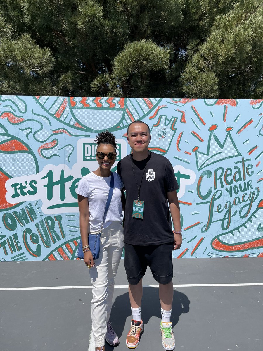 CoachT2NCD's tweet photo. A day I’ll never forget, Thank You @DICKS ❌ @Nike ❌ @WNBA for giving back to the girls game and having #ItsHerShot! What an incredible day in So-Cal, so thankful to be apart of this. #SheGotNext #FemaleisNow https://t.co/HaiLZv0ffj