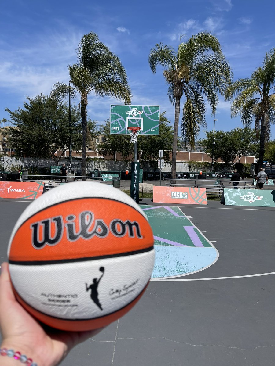 CoachT2NCD's tweet photo. A day I’ll never forget, Thank You @DICKS ❌ @Nike ❌ @WNBA for giving back to the girls game and having #ItsHerShot! What an incredible day in So-Cal, so thankful to be apart of this. #SheGotNext #FemaleisNow https://t.co/HaiLZv0ffj