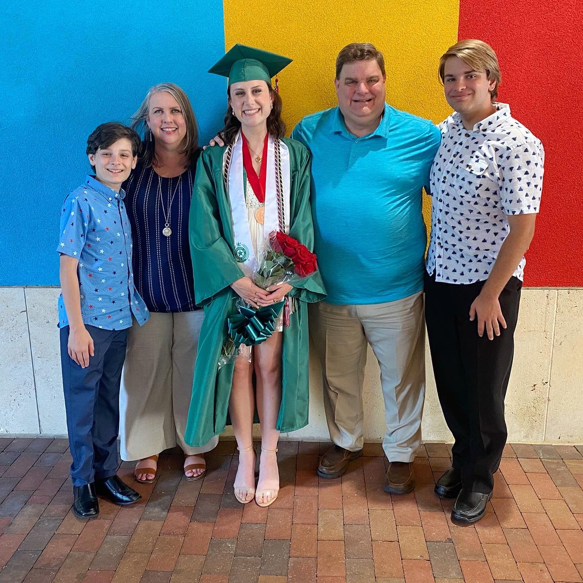 meredith_holser's tweet photo. she’s a graduate! #unt22 https://t.co/1q6Rc9ZbJE