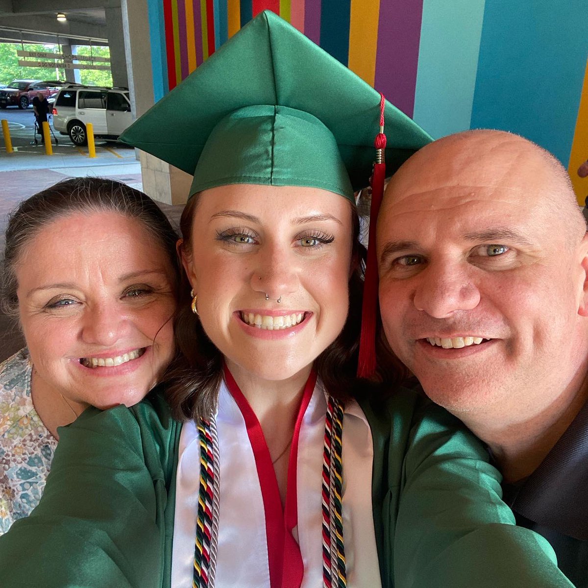 meredith_holser's tweet photo. she’s a graduate! #unt22 https://t.co/1q6Rc9ZbJE