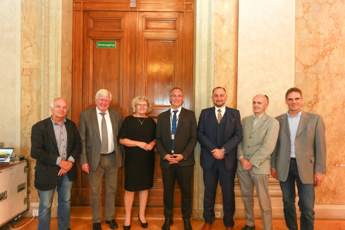 Cell Chip Group tweet media