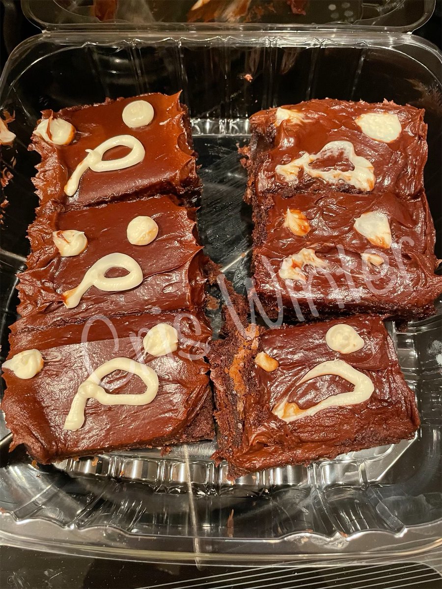 criswinter412's tweet photo. Itโs Monday, the Pens got eliminated and itโs going to rain all day! Heck my @kingspittsburgh Frownie Brownies are really bummed out today ๐คฃ #MondayMotivation #mondaythoughts #Mondayvibes #mondaymood #ughmonday #MondayMadness #mondays https://t.co/Kfp59oazSb