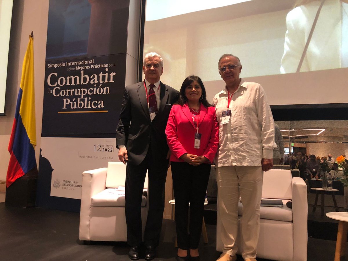 NatalyPonceCh's tweet photo. En Simposio Internacional sobre Mejores Prácticas para Combatir la Corrupción Pública, directora de #CEJA @NatalyPonceCh  participó en panel sobre jurisdicciones especiales contra la corrupción, junto a @Ivan_Velasquez_
 y Alberto Mora de @ABAesq

Lee más: https://t.co/4Db6mGYU21 https://t.co/hcWbVCHyBl