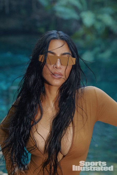 mikrocomputer stamtavle religion Kim Kardashian Flaunts String Bikini In Sports Illustrated Swimsuit 2022