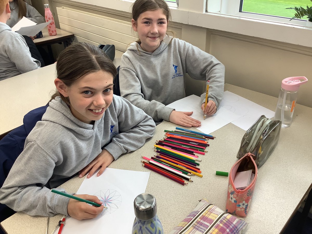 valleygardensnt's tweet photo. Rangoli art and compass skills in maths today. #vgmsmaths #vgmsart #vgmsy6 https://t.co/0b1SaEDyBg
