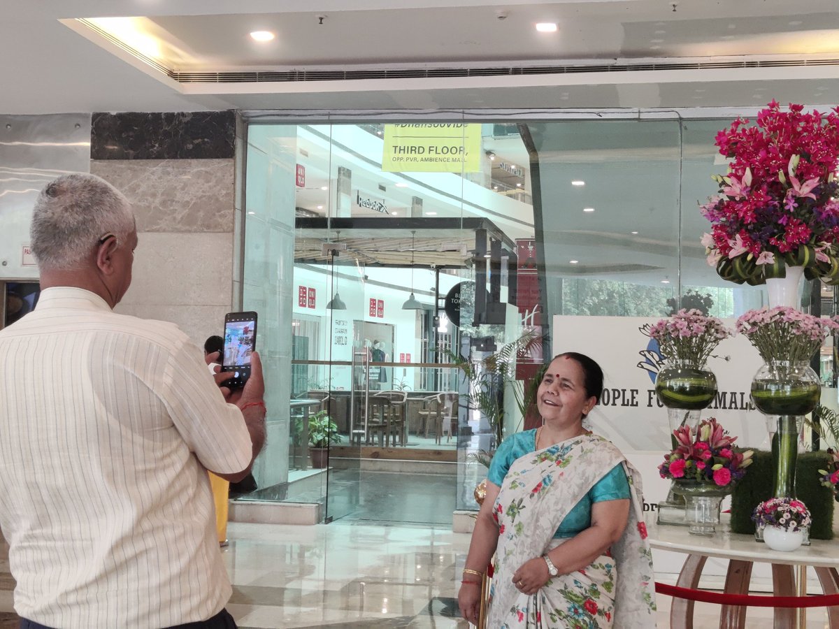 prakritea17's tweet image. Mom &amp;amp; Dad: A love story 💕