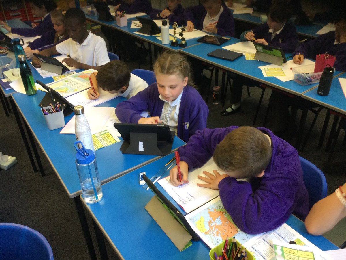 StMarys_Hinck's tweet photo. Cousteau class are using resources to find data about different places in different climate zones in North America. 🇺🇸We then made comparisons between the two. #NorthAmerica #climatezones #comparison https://t.co/v7fnfjum2a