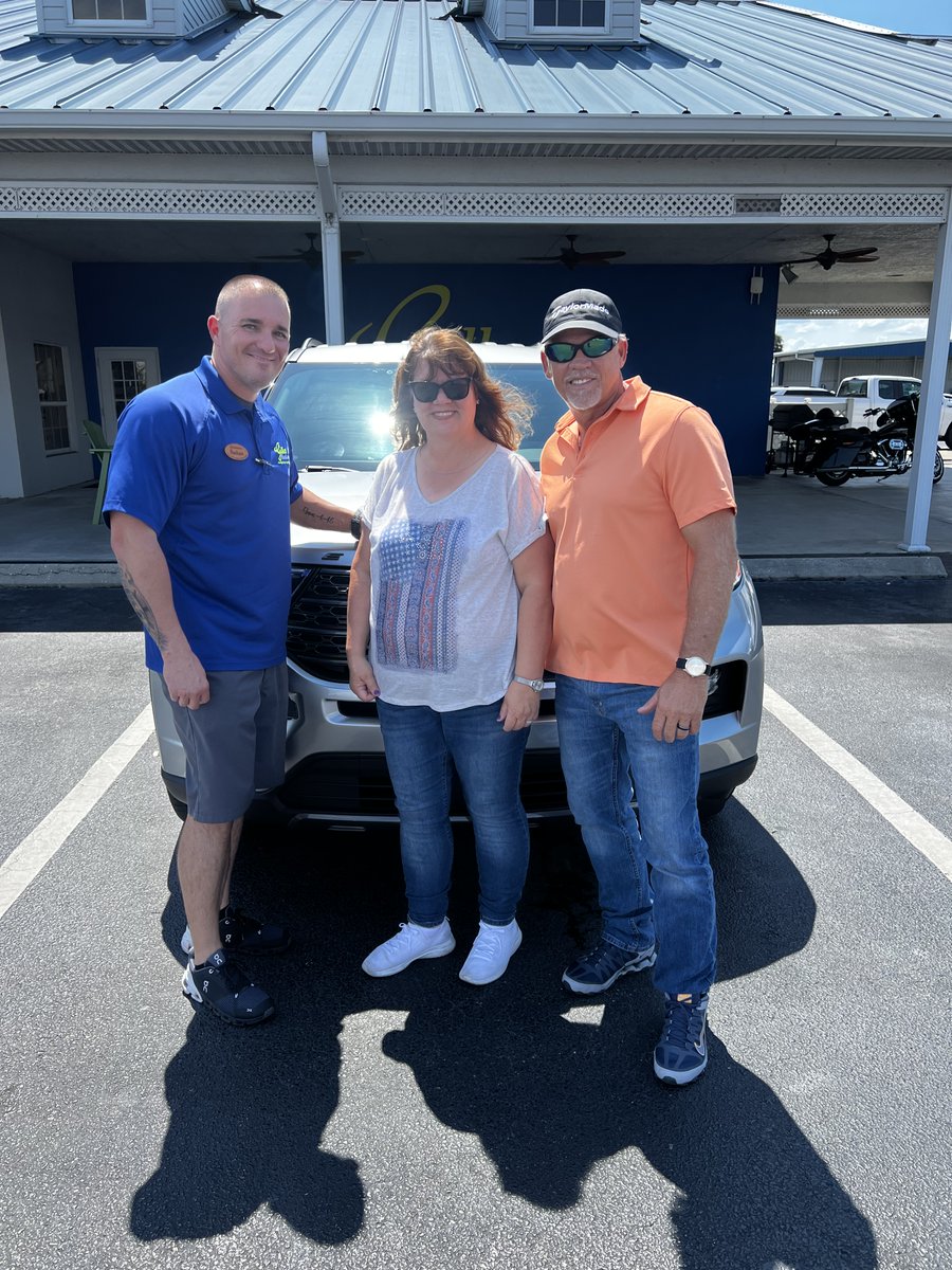 GilbertFordAuto's tweet photo. Congratulations, David &amp; Barbara Hubbard on your 2021 Ford Explorer &amp; thank you for being part of the the Gilbert Family! Find out why people say, #GilbertHasIt https://t.co/WsUg7ZhXXG