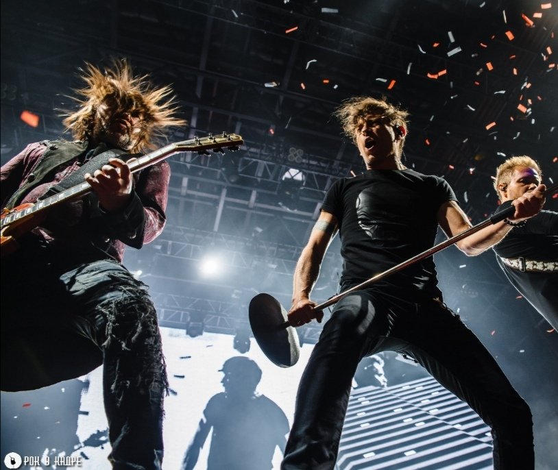 Всем привет! Продам два билета на БИ-2 в фан зону хорошо ниже номинала. Ждал три переноса, но на этот раз пойти не могу. Если сейчас опять будет перенос или отмена обязуюсь выкупить обратно. Конценрт состоится 11.06 в Лужниках. Ретвит!