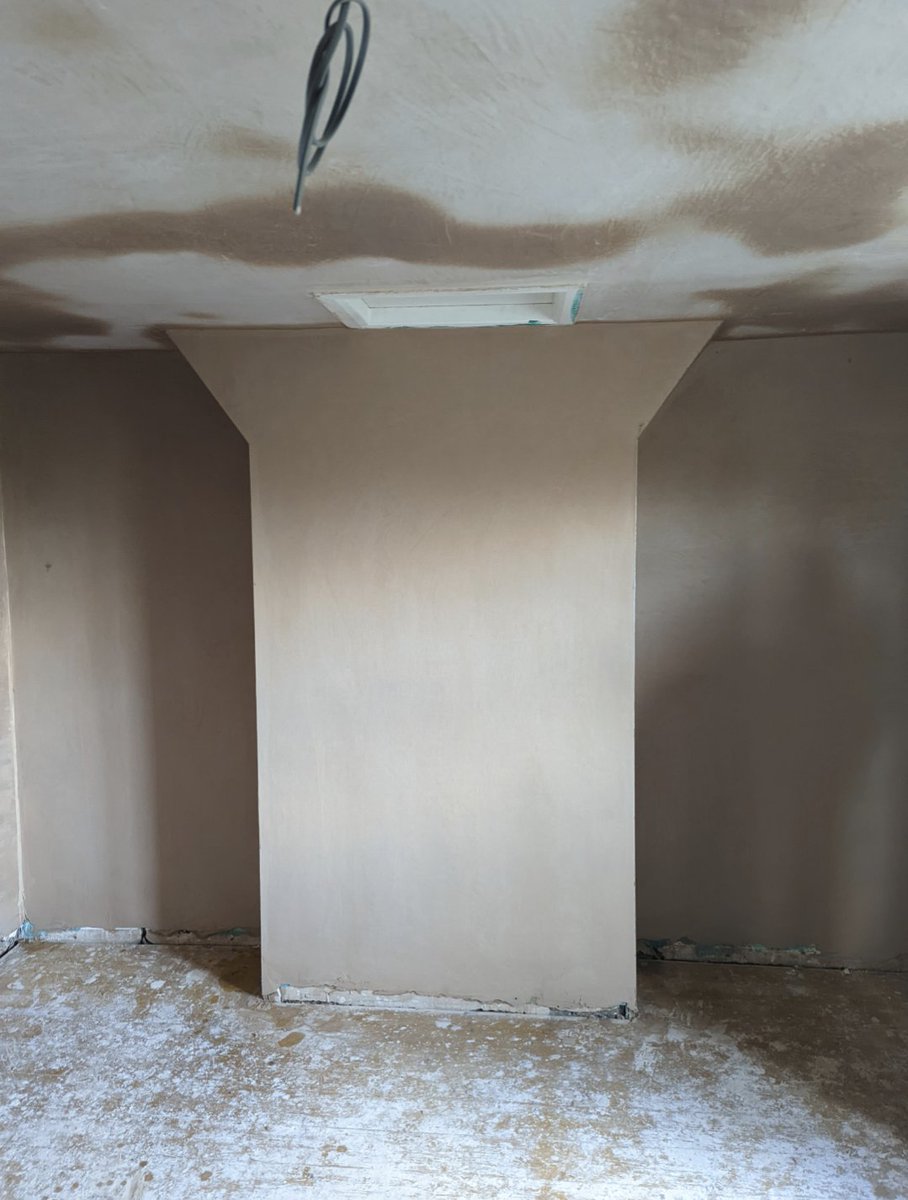WrexhamPlaster's tweet image. Monday skimming 😎 please get in contact with us for a no obligation free quote. #plastering #wrexham