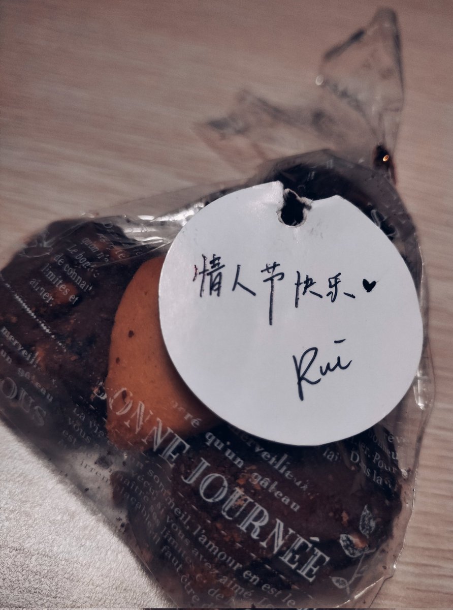 Shinye_Channel's tweet photo. 感谢Rui送的巧克力饼干,我很喜欢~
#ZHVtuber #MYVTAnimeFest #小音符报数 https://t.co/h37YwvPqcw