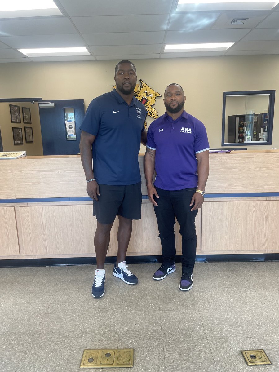 Had a great visit at Waharton High School with head coach  ⁦<a href="/CoachLikeMike/">BMW</a>⁩ .