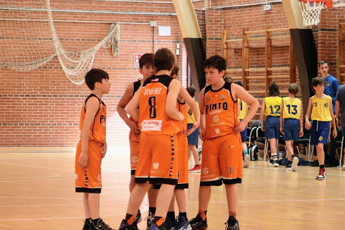 Pintobasket's tweet photo. ¡A cuartos! 

Tremendo fin de semana para el Alevín Masculino 2011, que vence en dos duelos a @EstudioCD y se mete entre los 8 mejores, dónde jugará ante @CBTresCantos

Ida: sábado 21 de mayo
Vuelta: domingo 22 de mayo

Vosotros podéis 💪

#SomosPinto
#SomosPintobasket
#30años https://t.co/dJbQJm14ms