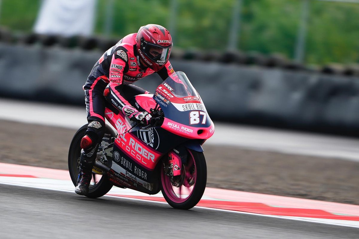 boemotorsports's tweet photo. 🏁 Ayer Gerard Riu disputó su última carrera de sustitución con el equipo. Queremos darle las gracias por su trabajo, compromiso y dedicación durante este tiempo. ¡Mucha suerte en el futuro, Gerard! 💪🏼❤️

#BOESKX #Moto3 #MotoGP https://t.co/8mZIFQvlMS