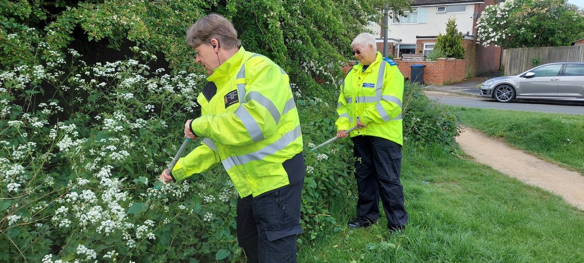 TVP_ChiltSBucks's tweet photo. Local Neighbourhood Policing Team were out on foot today in #Beaconsfield.  Park sweeps were completed.  Also lovely to speak with local community.  One member was watching us very closely! #C7958 #C9509 #C6540 #MalthouseSquare #HoltspurPark #ParkLaneAllotments https://t.co/hx5So3ZXIU