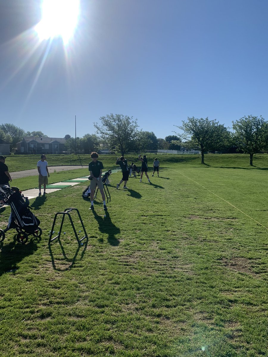 MrHansenBryan's tweet photo. Getting ready for district golf. https://t.co/ZqkK4jNab8
