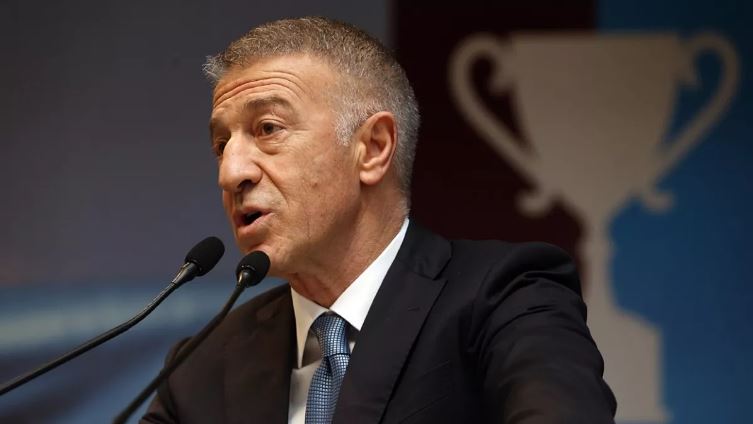 yenisafakspor's tweet photo. Ahmet Ağaoğlu: "Haftalardır ısrarla kullanılan provokatif dili ve bu nefret dolu dilin kaçınılmaz bir sonucu olarak bugün karşılaştığımız şiddet olaylarını kınıyorum. Yaşanan olayların hukuken takipçisi olacak ve gereken her türlü adımı atacağız" https://t.co/kLlDbuRSP7