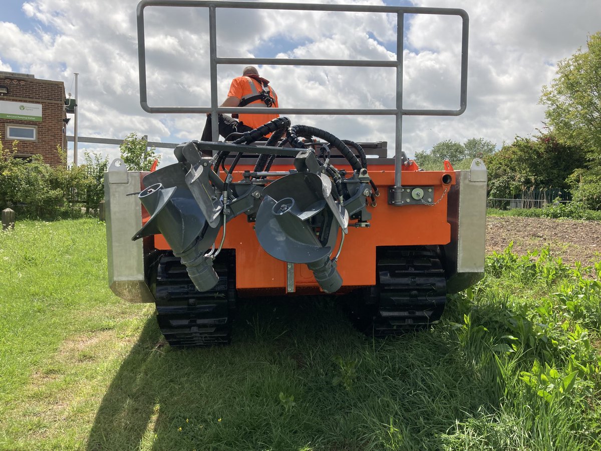 DeTom48's tweet photo. #StourFieldTeam launched the #WeedBoat to check a blockage #TheMileSluiceGates on #GreatStour near #Canterbury if you see a blockage call 0800807060 @EnvAgencySE @ThanetCouncil @Kent_cc @ADA_updates @DoverDC https://t.co/bfH7J21iDD