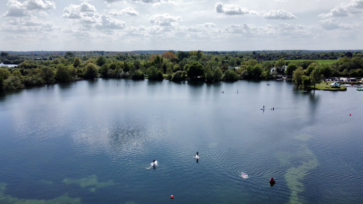 lunar_drones's tweet photo. 📍Cotswold Country Park &amp; Beach

SUPs and 🏊‍♂️ enjoying a beautiful day. 
The light always makes such a difference ☀️ add in a splash of 💧 and presto 🪄

@visit_cotswolds @cotswoldlife @the_cotswolds #cotswolds #dji #dronephotography #dr0nestagram #drones #photography @dronehour https://t.co/WofDDAErA5