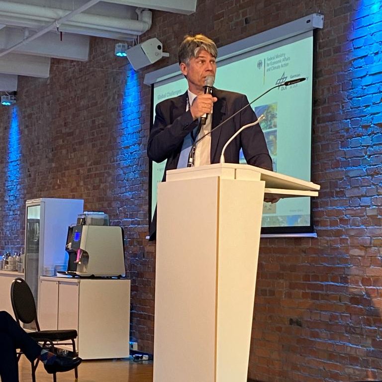 ESABICBavaria's tweet photo. Opening Keynotes "Your Business by Space" from the #ESAInvestorForum by:

🎤Dr. @AschbacherJosef, GD of @ESA, 
🎤Dr. @annachristmann @DLR_SpaceAgency 
🎤René Kleeßen of @DLR_de 
🎤@ElodieViau of  ESA

oin us: https://t.co/vBOzou1H0A https://t.co/8uLPzToSqf