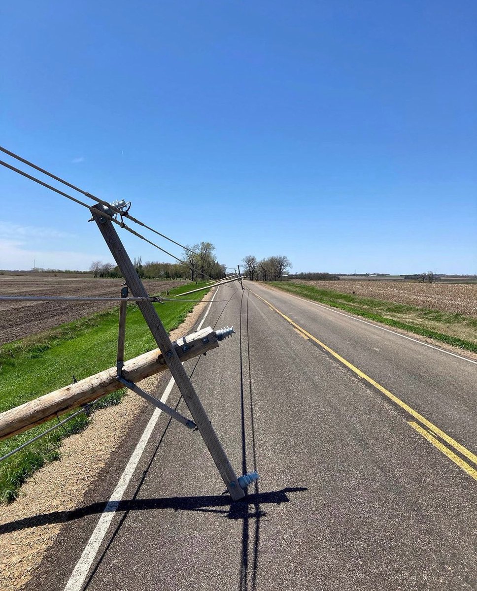 siouxvalley's tweet photo. 3/ Please watch out for them as they are out working today. Thank you so much for your patience as we work to restore power to all our members! https://t.co/mD9JMN1DDr