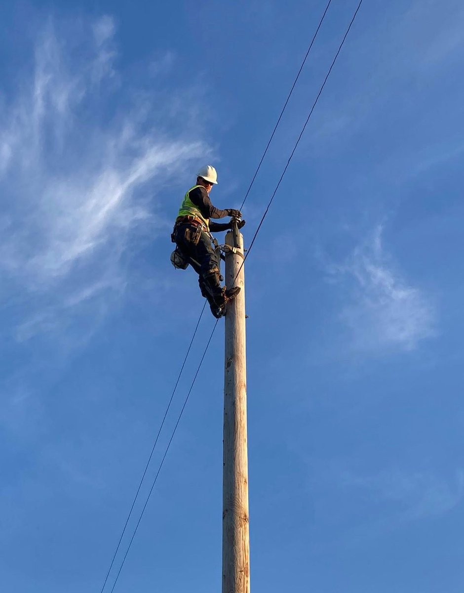 siouxvalley's tweet photo. 3/ Please watch out for them as they are out working today. Thank you so much for your patience as we work to restore power to all our members! https://t.co/mD9JMN1DDr
