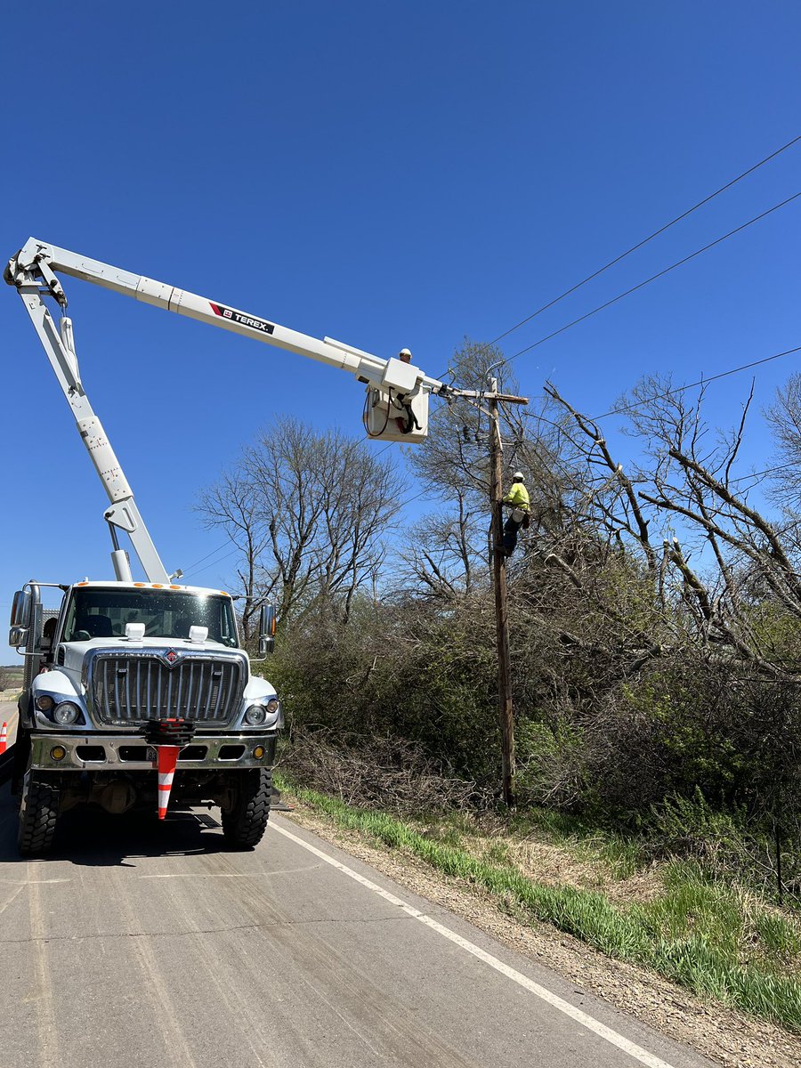 siouxvalley's tweet photo. 3/ Please watch out for them as they are out working today. Thank you so much for your patience as we work to restore power to all our members! https://t.co/mD9JMN1DDr