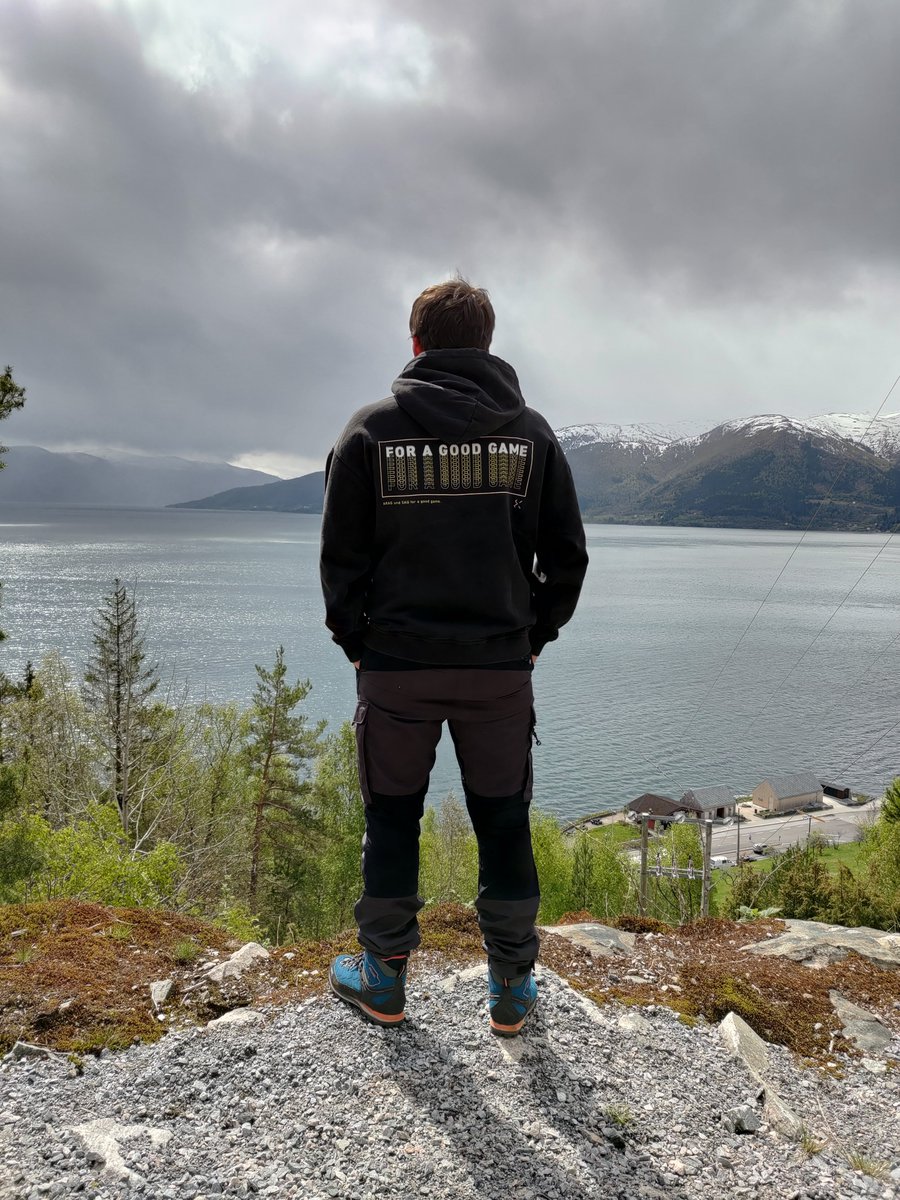 LPGjustJohnny's tweet photo. Werbung
Die ARAG begleitet mich nicht nur als Partner im Stream, sondern auch in Norwegen mit dem #FORAGOODGAME Hoodie!

Gemeinsam mit anderen Influencern und Gamern setzen wir uns gegen Flamer und Hass im Internet ein.

Mehr Infos findet ihr hier: https://t.co/Y8QWaChTIl https://t.co/dygkp3LoLO