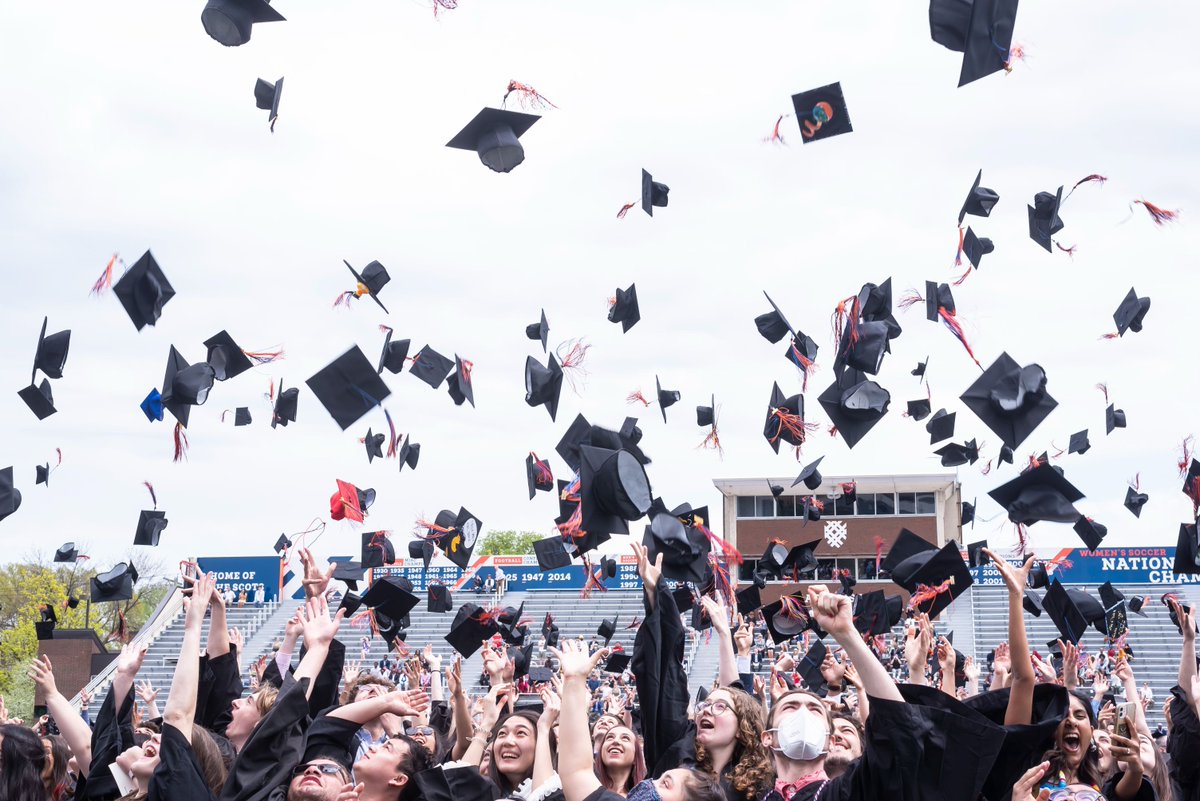 MacalesterPres's tweet photo. Wow, that was some weekend! Many happy moments celebrating the Classes of 2020, 2021, and 2022. #HeyMac #Mac2022 #Mac2021 #Mac2020 https://t.co/mU3IZn1Rso