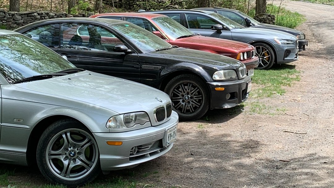 andrewpcollins's tweet image. I have successfully organized a car meet/cruise! it kinda turned into a BMW Gang by the end but a good crop of cars came out (Ferrari, Lotus, E-Type, ...) and we confirmed Hudson Valley has some truly fun/pretty roads.
Plus nobody crashed and only one of my passengers barfed!